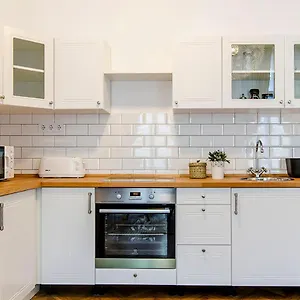 Cozy 2 Bedroom In Terez Boulevard. Apartamento Budapest